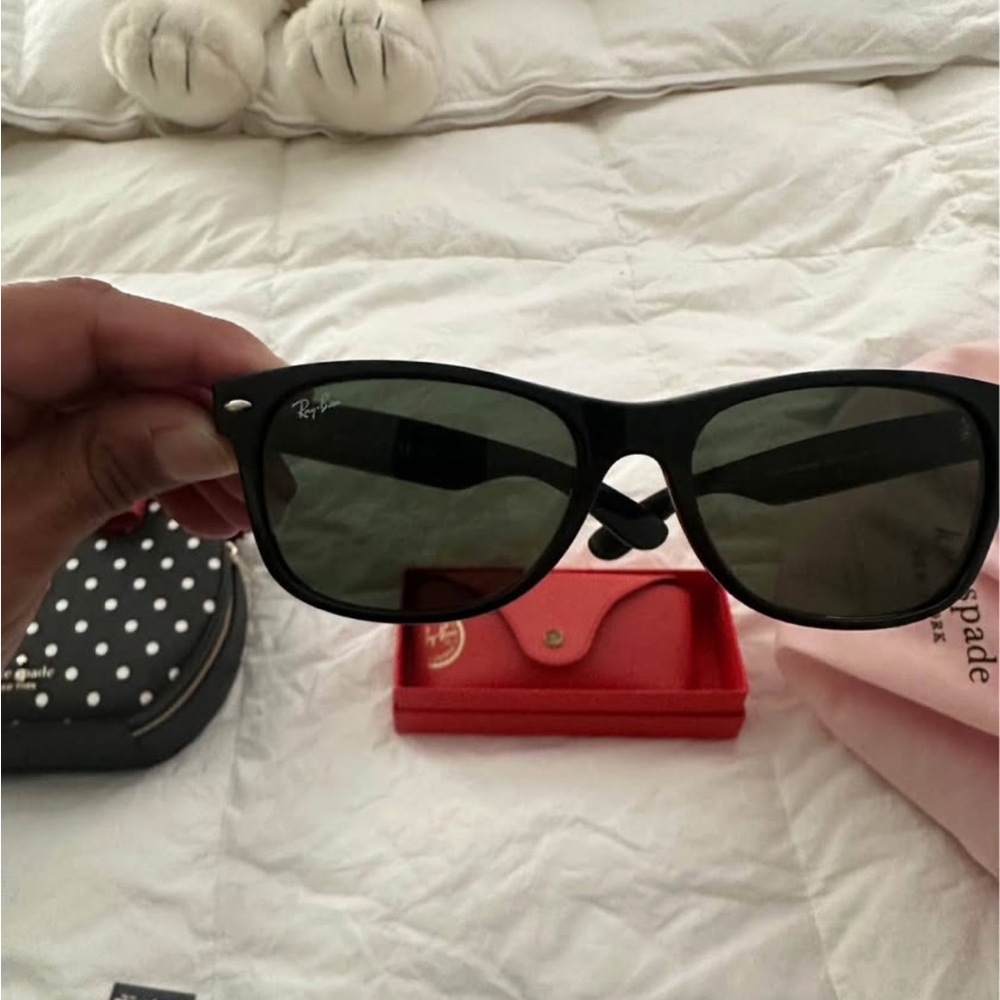 Ray-Ban Classic Black Sunglasses Disneyland rayban collection
